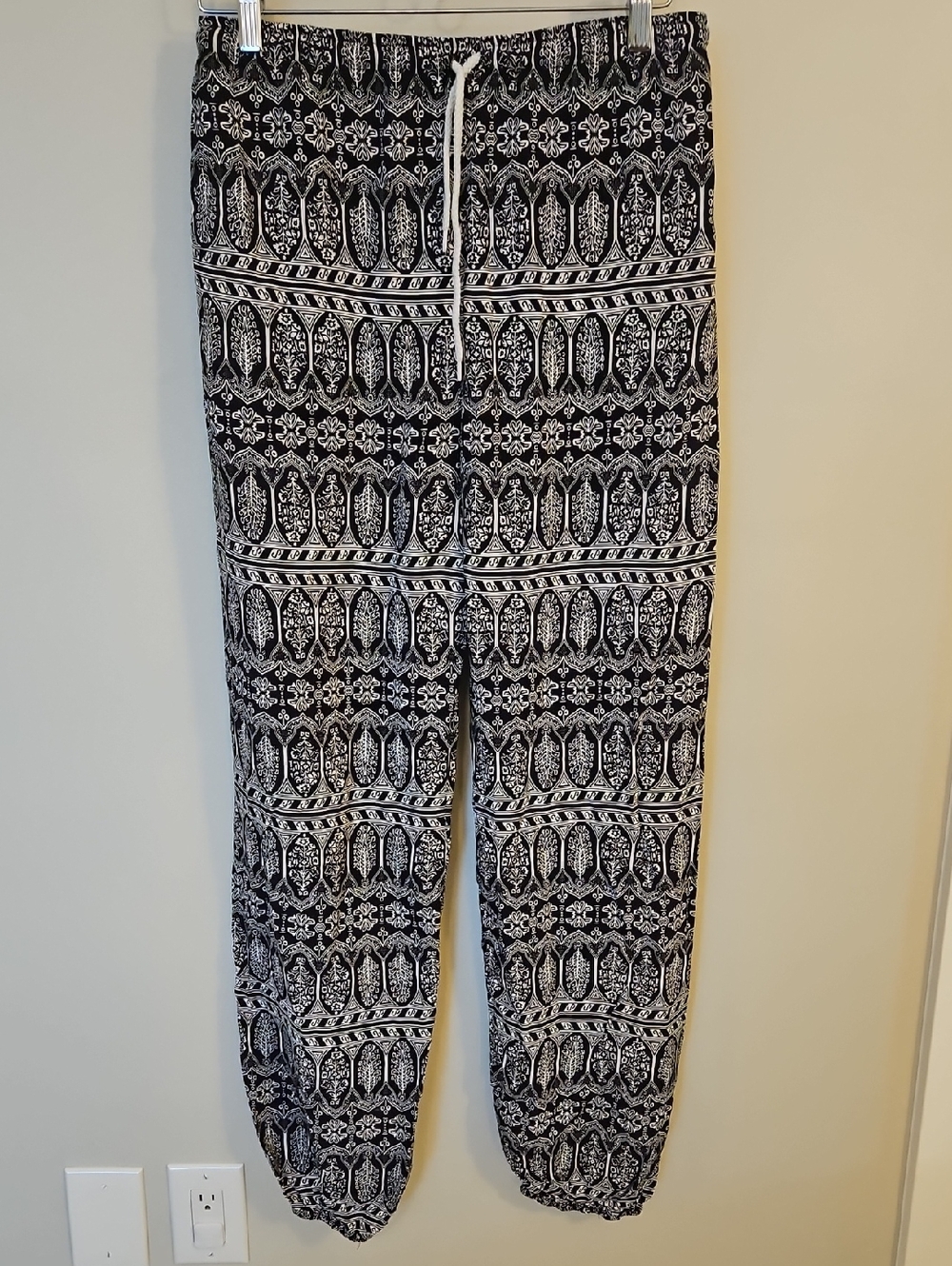 Black & White Printed Super Soft Drawstring Lounge Pants